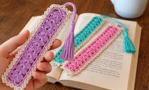Aprende a tejer unos sencillos marcadores de páginas a crochet.