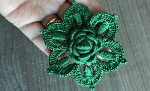 Cómo tejer una hermosa flor de crochet irlandés.