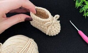 Cómo tejer lindo zapatito de bebé a crochet.