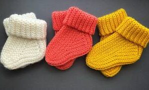 Aprende a tejer fácil calcetín de bebé a crochet.
