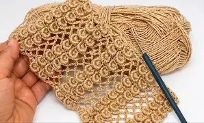 Aprende a tejer un hermoso patrón de ganchillo en relieve.