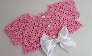 Aprende a tejer lindo canesú con motivos a crochet.