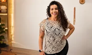 Aprende a tejer preciosa blusa de flores a crochet.