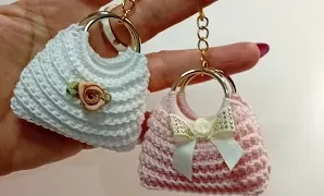Aprende a tejer mini llavero de crochet.