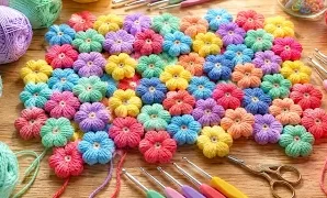Aprende a tejer hermosos broches con restos de lana.
